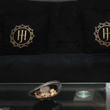 James Court Hotel & Luxury Apartments 莱基 外观 照片