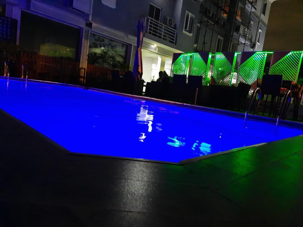 James Court Hotel & Luxury Apartments 莱基 外观 照片