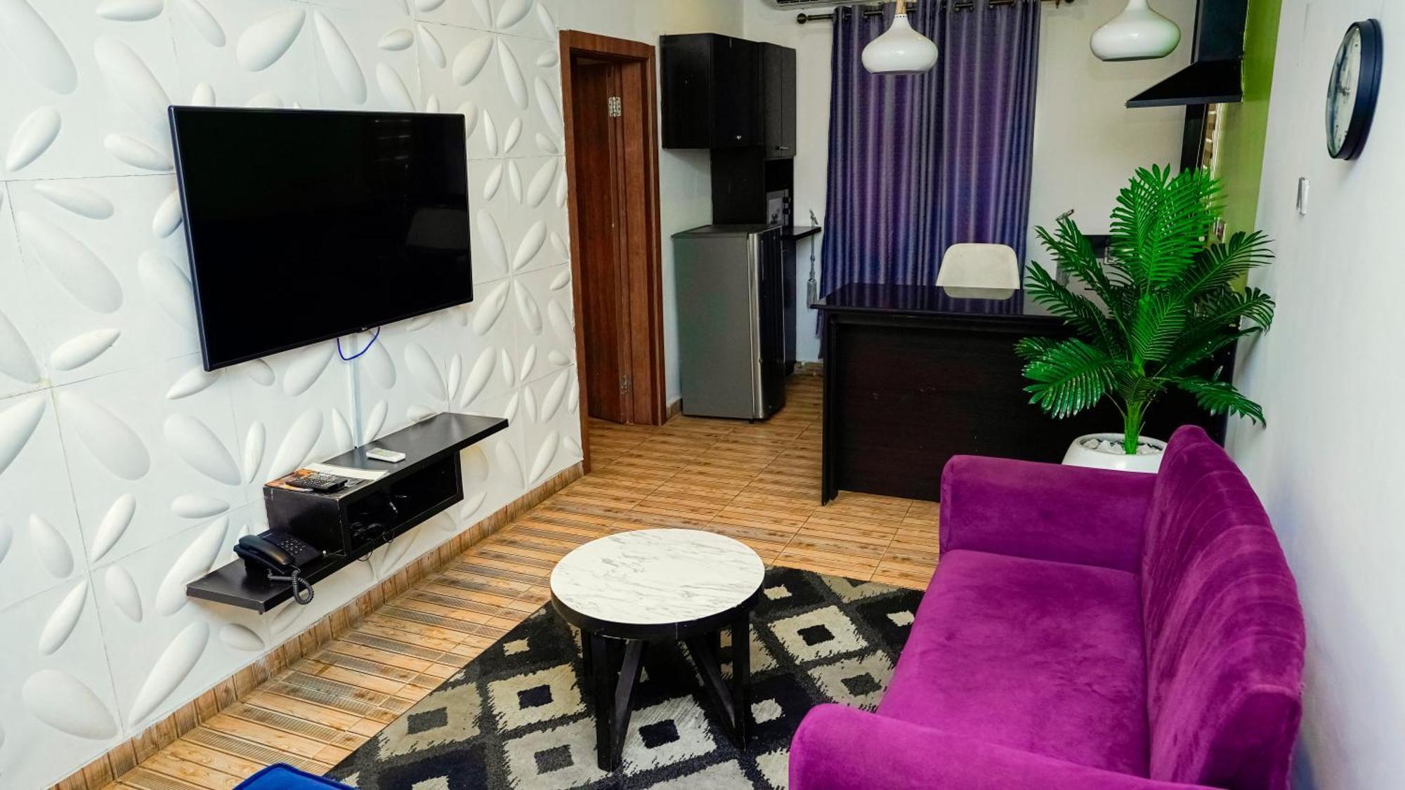 James Court Hotel & Luxury Apartments 莱基 外观 照片
