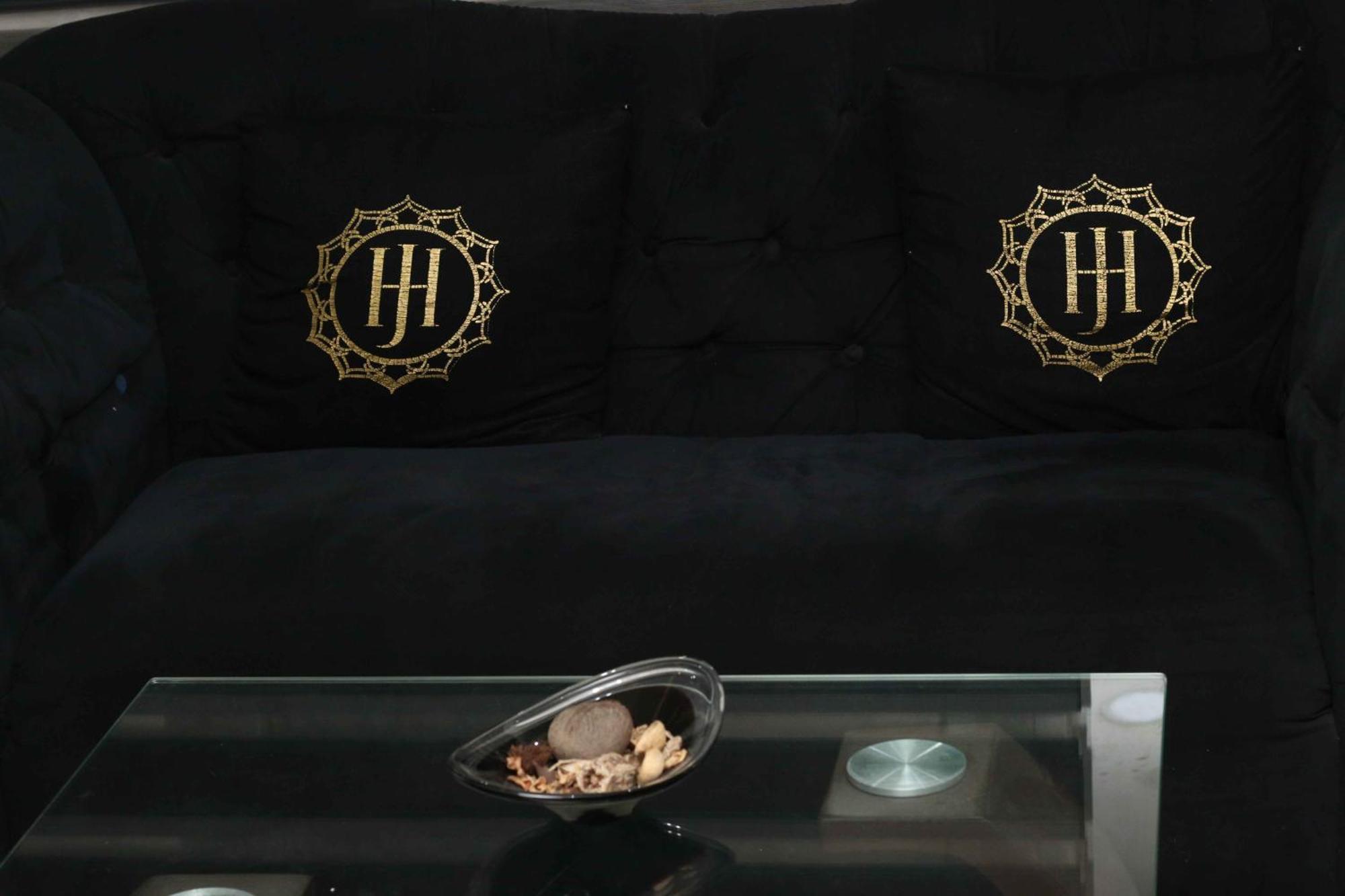 James Court Hotel & Luxury Apartments 莱基 外观 照片