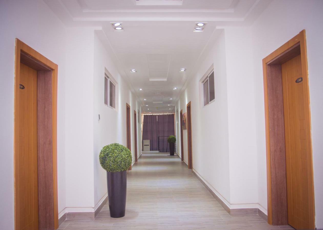 James Court Hotel & Luxury Apartments 莱基 外观 照片